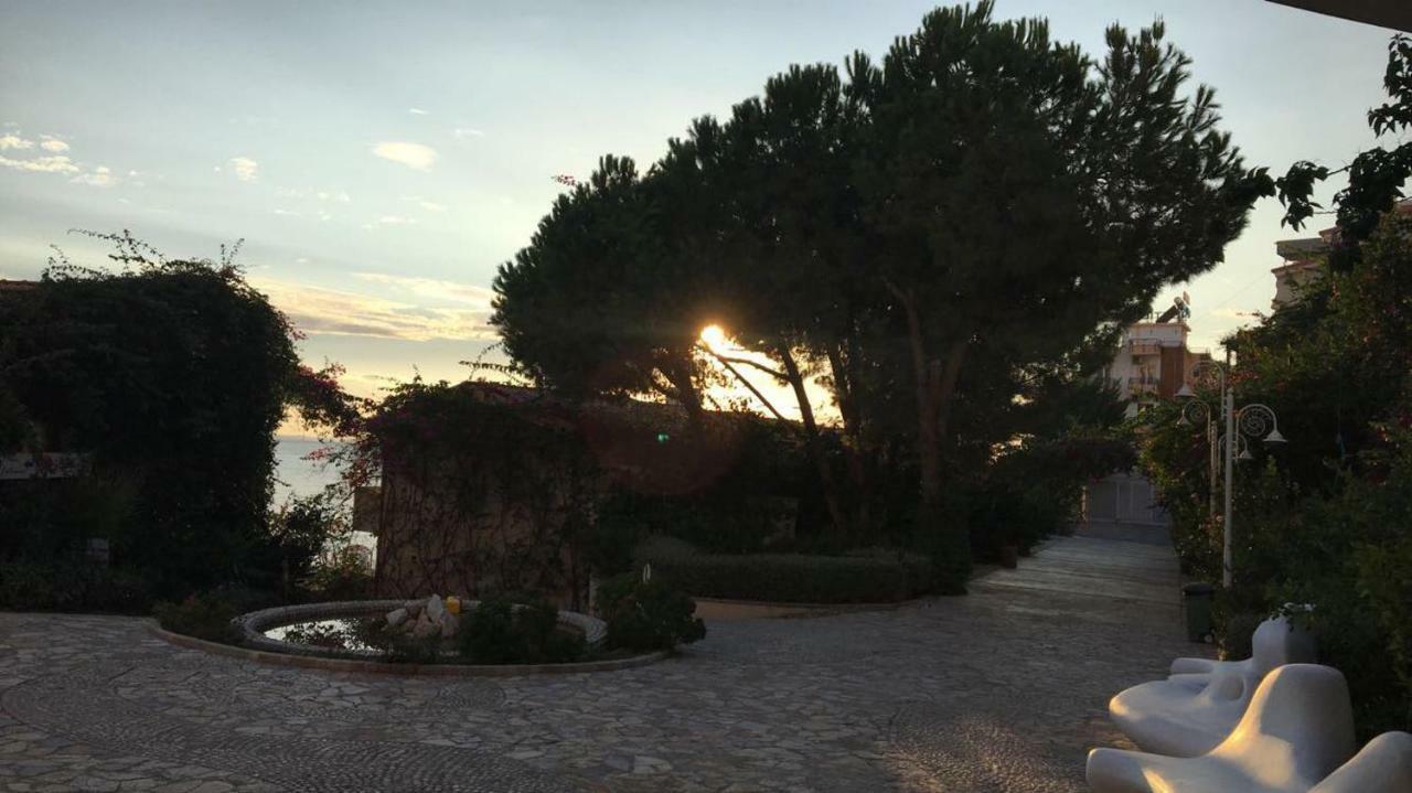 Bougainville Bay Resort - Villa 11 Saranda Kültér fotó